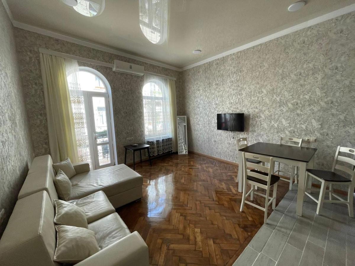 Центр Города Батуми Apartment Rustaveli 13 Zewnętrze zdjęcie