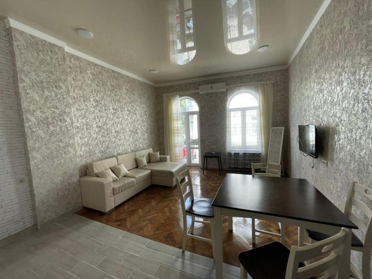 Центр Города Батуми Apartment Rustaveli 13 Zewnętrze zdjęcie
