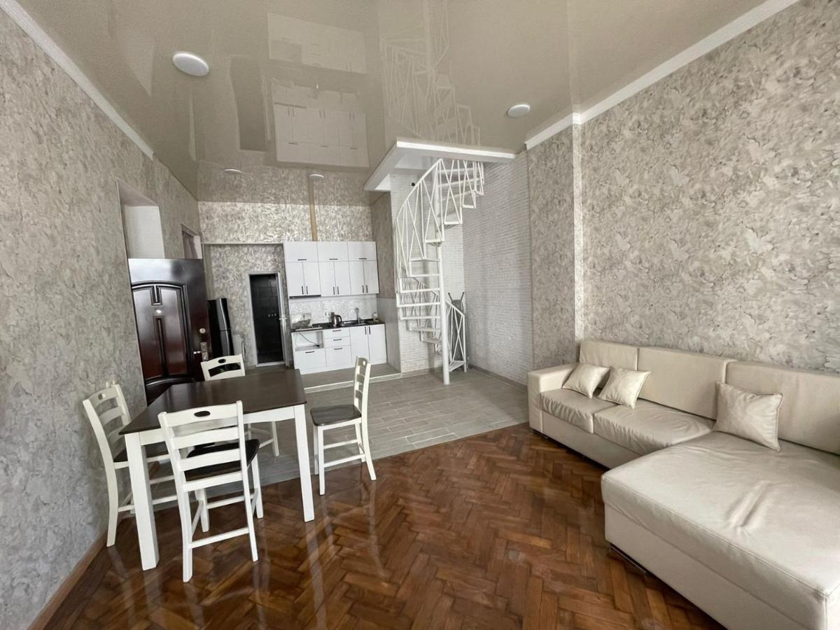 Центр Города Батуми Apartment Rustaveli 13 Zewnętrze zdjęcie